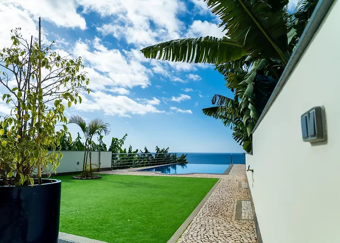 Infinite Ocean View 20m Above Ocean &