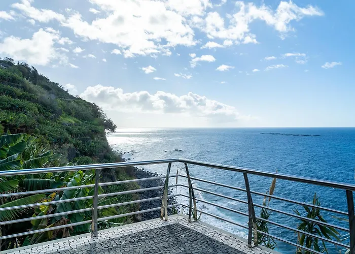 Infinite Ocean View 20m Above Ocean & Villa