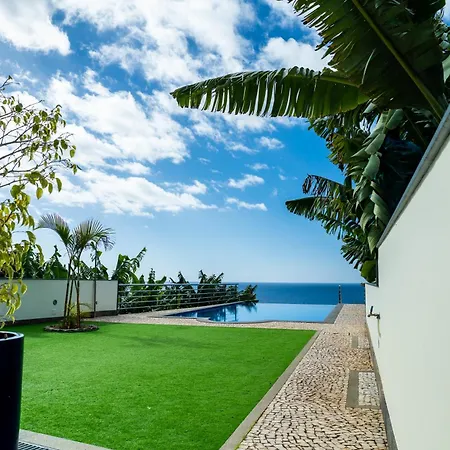 Infinite Ocean View 20m Above Ocean &