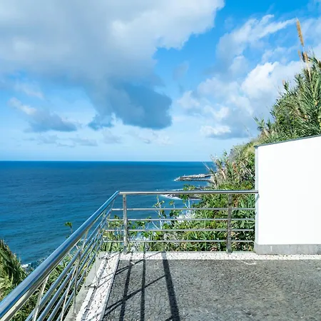 Infinite Ocean View 20m Above Ocean & *