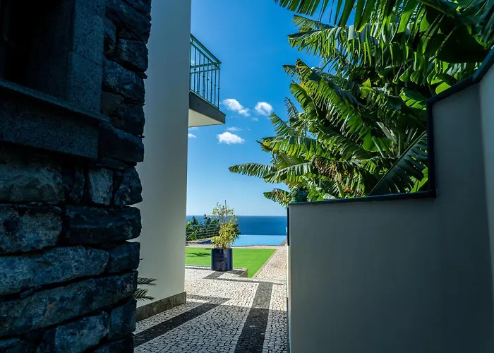 Infinite Ocean View 20m Above Ocean & * Arco da Calheta (Madeira)