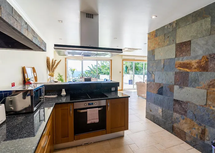 Infinite Ocean View 20m Above Ocean & * Arco da Calheta (Madeira)