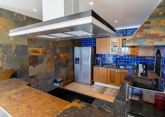 Infinite Ocean View 20m Above Ocean & *